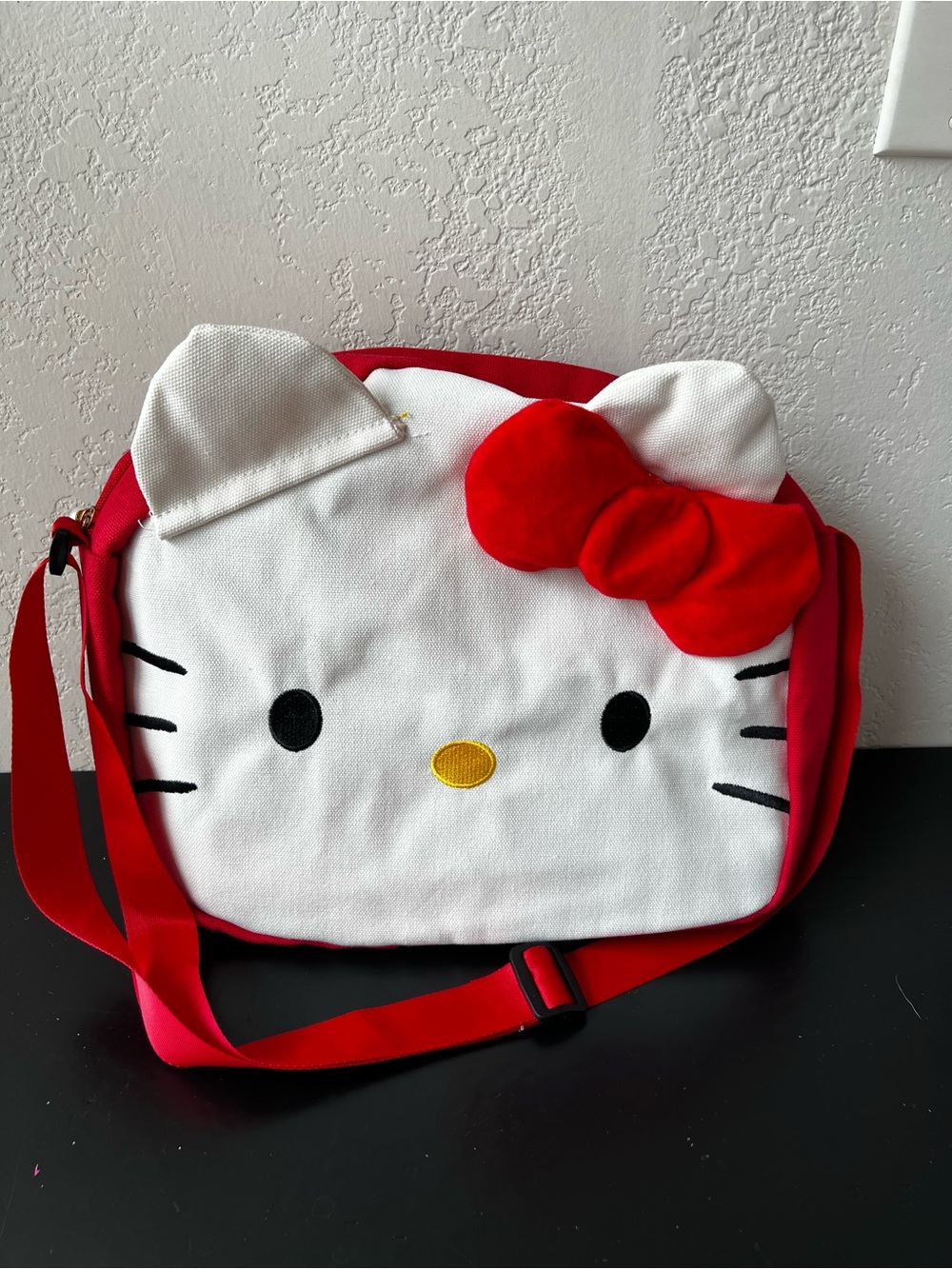 NWOT Sanrio Hello Kitty Face Canvas Crossbody Shoulder Bag - Red/White